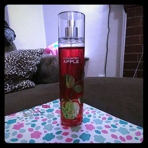 Bath & Body Works country Apple body spray